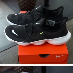 Nike Women Free Run 5.0 Black White Running Shoes